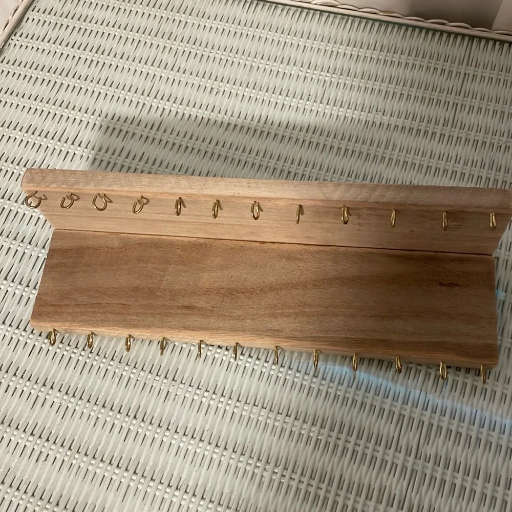 Wooden jewelry holder